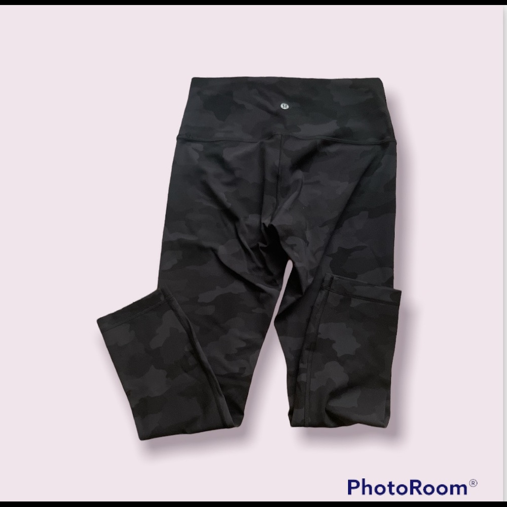 Lululemon: WUNDER UNDER CROP 23 BLACK CAMO PRINT